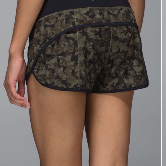 🍋 Lululemon Athletica Speed Short 2.5” in Mystic Jungle Fatigue - Picture 2 of 6